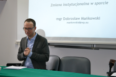 Dobrosław Mańkowski (Uniwersytet Gdański) wygłosił referat pt. "Zmiana instytucjonalna w sporcie"