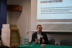 Tomasz Jacek Lis (Uniwersytet im. Mikołaja Kopernika, Toruń) wygłosił referat pt. "Działalność i znaczenie Instytutów Historycznych w wybranych krajach byłej Jugosławii"