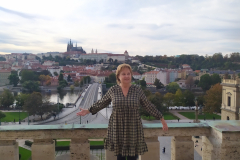 Reklamuję fantastyczny widok z okna Filozofickiej fakulty – panorama Pragi.