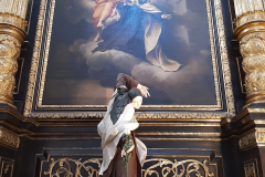 Do kościoła Panny Marii Zwycięskiej w Pradze ludzie biegną oglądać Jezulatko. Na fotografii rzeźba z ołtarza po przeciwnej stronie niż figura Dzieciątka: zakonnica wydaje się wbiegać w obraz ilustrujący jej męczeństwo. Nic dziwnego, że film przywrócił wartość sztuce baroku.